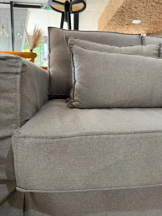 Sofá Granada 2 Cuerpos Funda Desmontable 165cm - Gris Lino en Gris - Sillones y sofás, Uruguay | Berna Home, vista 5