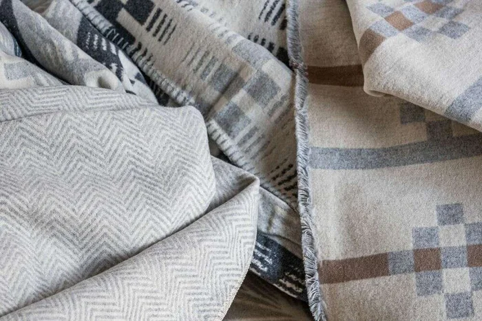MANTA AUSTRIACA - AMBER GREIGE en Beige - Textiles, Uruguay | La Iberica, vista 2
