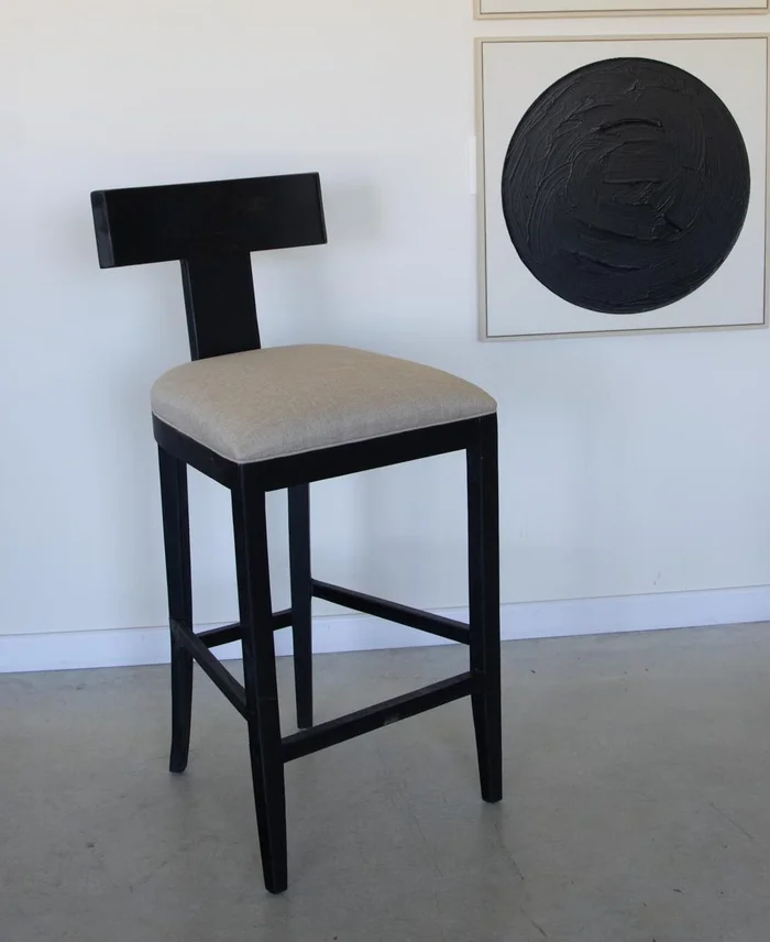 Banqueta en teca y asiento tapizado en lino antimanchas en Negro - Butacas, banquetas y puffs, Uruguay | Entrecasa, vista 2