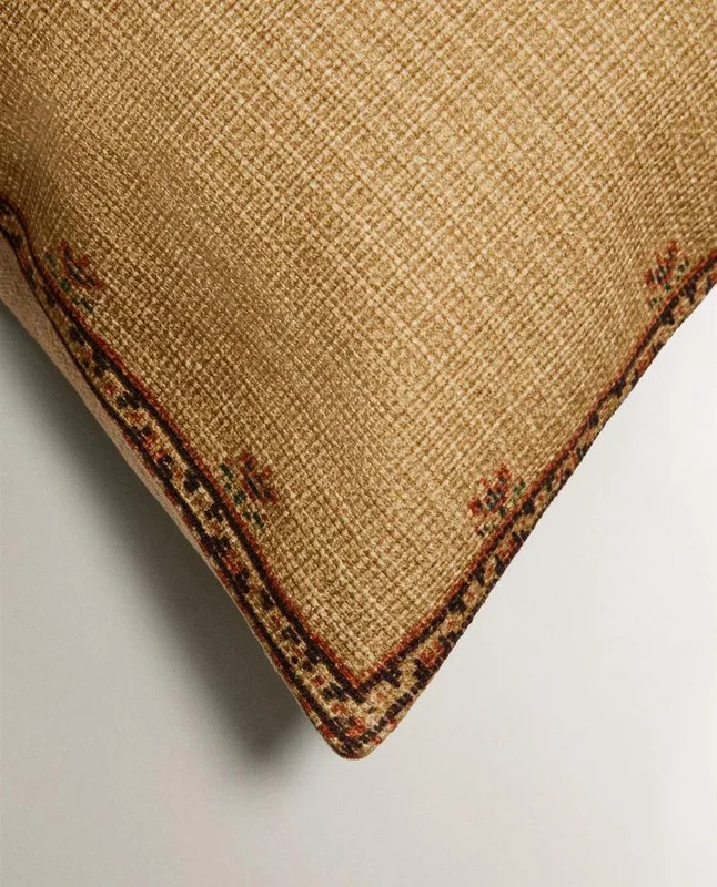 FUNDA COJÍN DETALLE FLORAL en Marrón - Textiles, Uruguay | Zara Home, vista 3