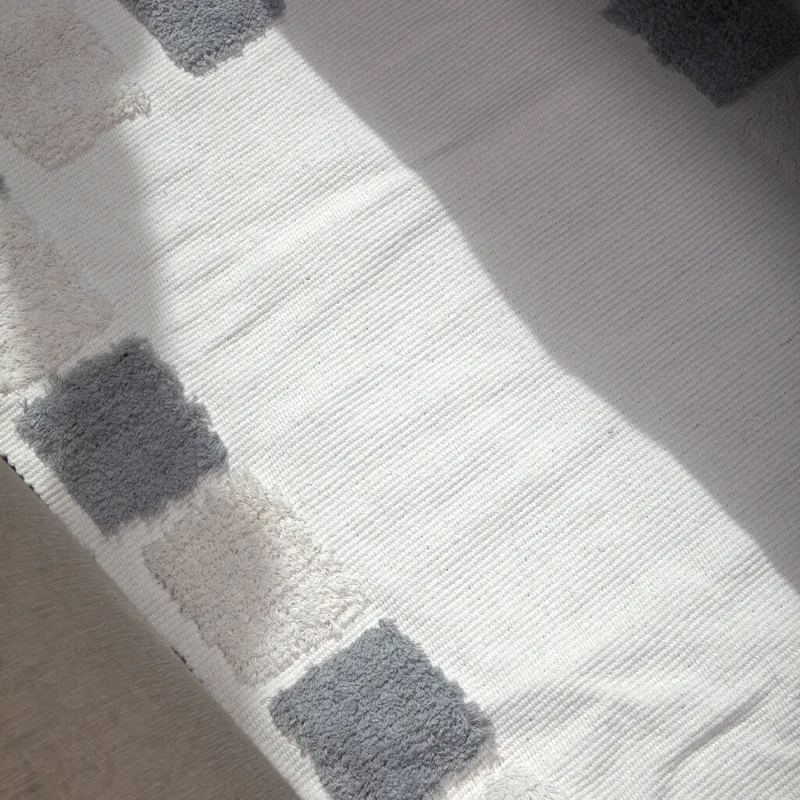 Alfombra Cuadros 60x90cm en Blanco - Alfombras, Uruguay | Buho Store