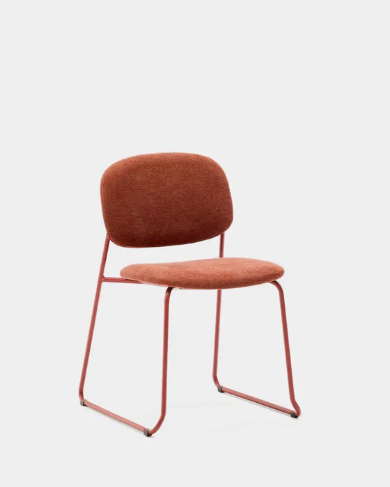 Silla apilable Meli de chenilla - terracota y patas de metal terracota en Rojo - Sillas, Uruguay | Kavehome