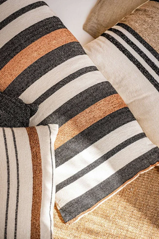 ALMOHADON RAYADO DENIM / CHOCO - 35 X 80 CMS en Multicolor - Textiles, Uruguay | La Iberica, vista 11