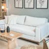 Sofá con zócalo tapizado Alice en Blanco - Sillones y sofás, Uruguay | Pieza Clave, vista 1 de 2