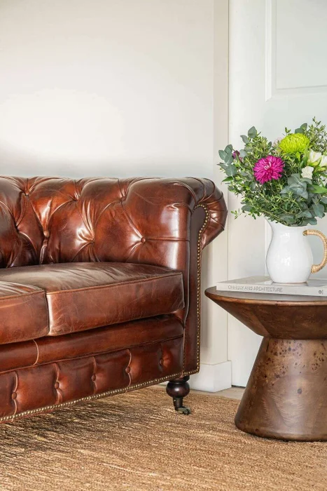SILLON CHESTERFIELD CUERO ITALIANO - 2 CUERPOS en Marrón - Sillones y sofás, Uruguay | La Iberica, vista 15