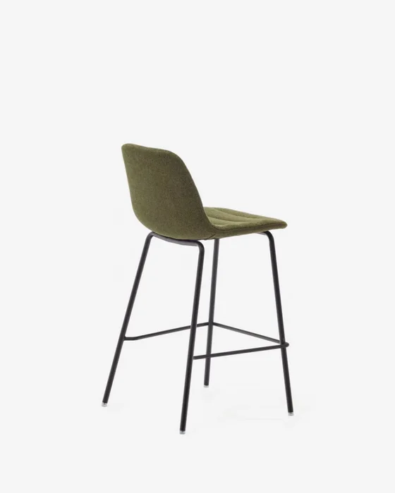 Taburete Zunilda de chenilla - verde oscuro y acero con acabado negro mate altura 65 cm en Verde - Butacas, banquetas y puffs, Uruguay | Kavehome, vista 7