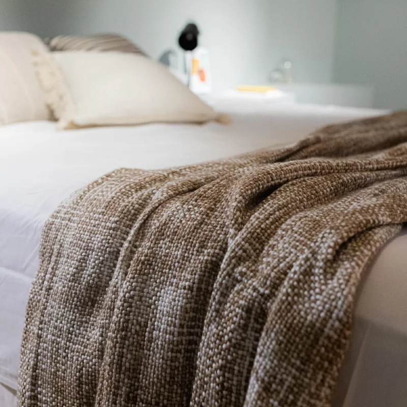 Manta para sillón y cama Rústica beige - 180 x 130 cm en Beige - Textiles, Uruguay | Buho Store, vista 4