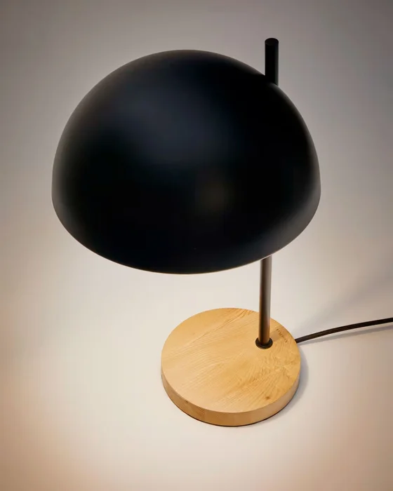 Lámpara de mesa Catlar de madera de fresno y metal - con acabado pintado negro en Negro - Lámparas de mesa, Uruguay | Kavehome, vista 4