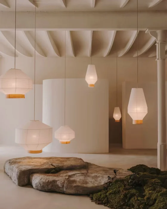 Pantalla para lámpara de techo Hila de papel blanco y chapa de madera natural - Ø 55 cm en Blanco - Lámparas colgantes, Uruguay | Kavehome, vista 2