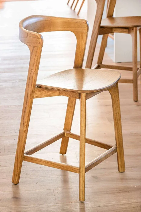 SILLA DE BAR BONHAM - MIEL en Madera natural - Sillas, Uruguay | La Iberica, vista 6
