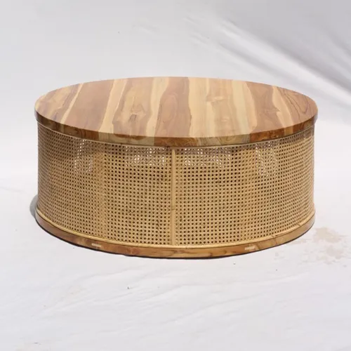 Mesa ratona en teca y esterilla cuadriculada en Madera natural - Mesas de comedor, Uruguay | Entrecasa