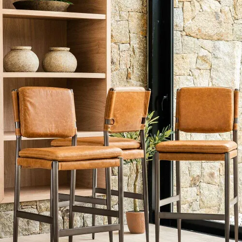 SILLA DE BAR CLUB - CUERO ITALIANO CARAMELO en Marrón - Sillas, Uruguay | La Iberica
