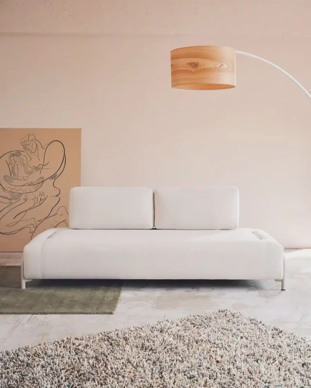 Sofá Compo 3 plazas de chenilla beige y estructura de metal gris 232 cm en Beige - Sillones y sofás, Uruguay | Kavehome, vista 3