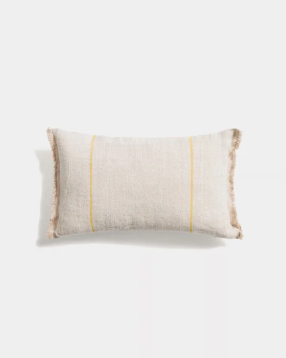Almohadón Lidore de lino beige con rayas a contraste amarillo 30 x 50 cm en Amarillo, Beige - Textiles, Uruguay | Kavehome