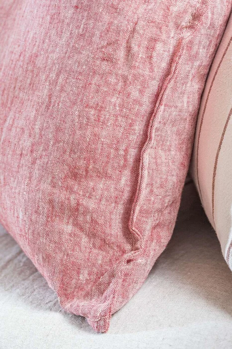 ALMOHADON PAZ - LINO DENIM CHERRY - 70 X 43 CMS - Textiles, Uruguay | La Iberica, vista 3