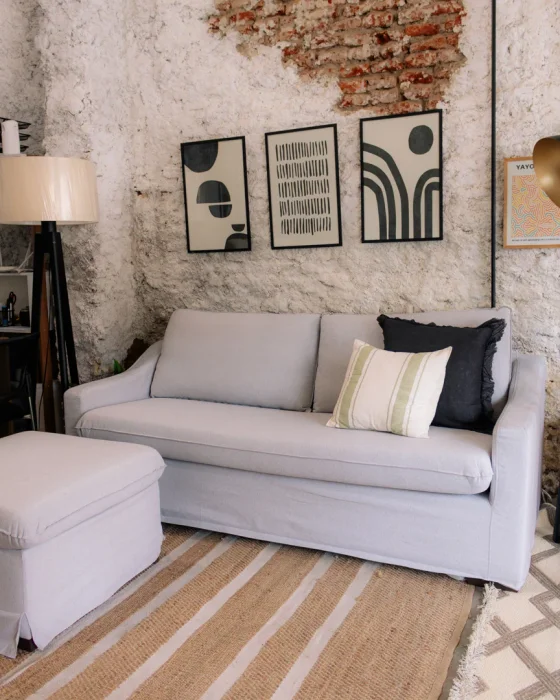 Sofá Manchester con Funda Desmontable 3 Cuerpos (205cm) – Gris Claro en Gris - Sillones y sofás, Uruguay | Berna Home, vista 2
