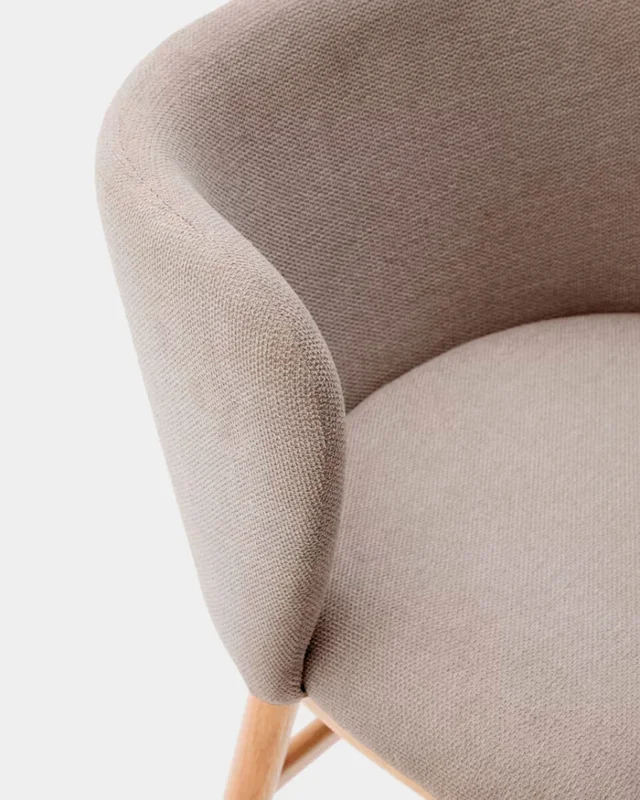 Taburete Ciselia chenilla - marrón y madera maciza fresno acabado tono natural 65cm en Marrón - Butacas, banquetas y puffs, Uruguay | Kavehome, vista 5