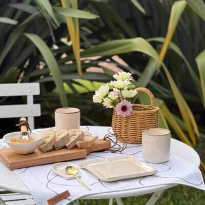 Kit desayuno con vaso de cerámica, apoya cucharas, plato y cucharita en Beige - Decoración, Uruguay | Dreams On Time, vista 6