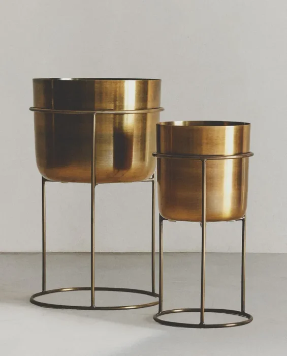 MACETERO METAL PLATEADO en Plateado - Jarrones, Uruguay | Zara Home