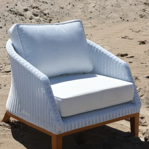 BUTACA GRACE C/ALMOHADONES en Blanco - Butacas, banquetas y puffs, Uruguay | Sentido Jose Ignacio
