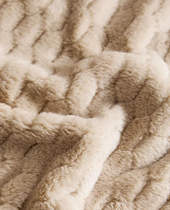 MANTA POLAR TEXTURA en Beige - Textiles, Uruguay | Zara Home, vista 4