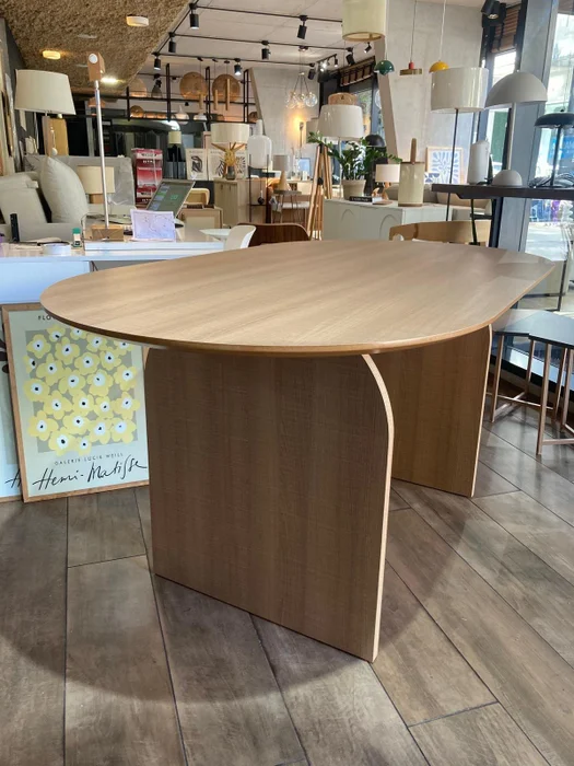 Mesa de Comedor Ovalada Arco 160 x 90 – Marrón Claro en Madera natural - Mesas de comedor, Uruguay | Berna Home, vista 11