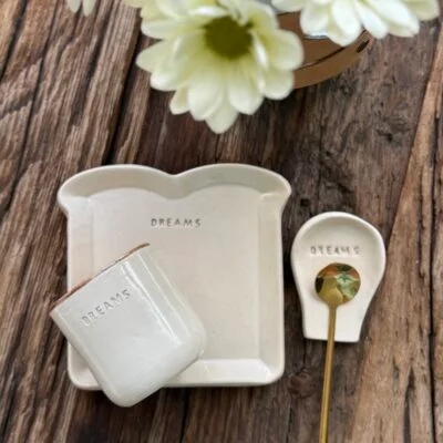 Kit desayuno con vaso de cerámica, apoya cucharas, plato y cucharita en Beige - Decoración, Uruguay | Dreams On Time, vista 11