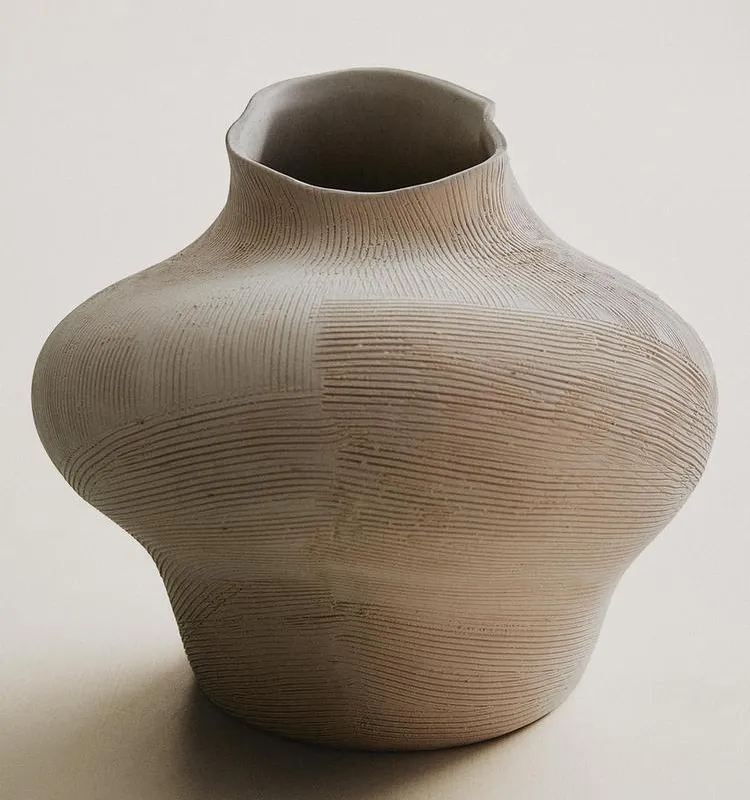 JARRÓN CERÁMICA IRREGULAR - Jarrones, Uruguay | Zara Home