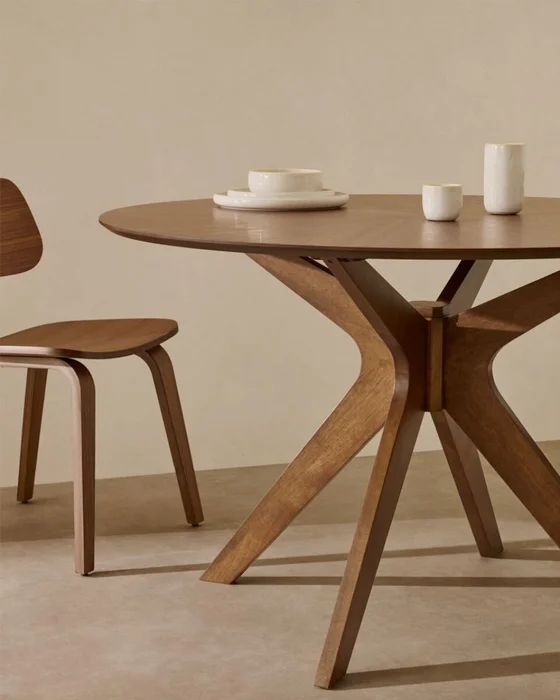 Mesa redonda Naanim - de chapa de nogal Ø 100 cm en Marrón - Mesas de comedor, Uruguay | Kavehome, vista 2