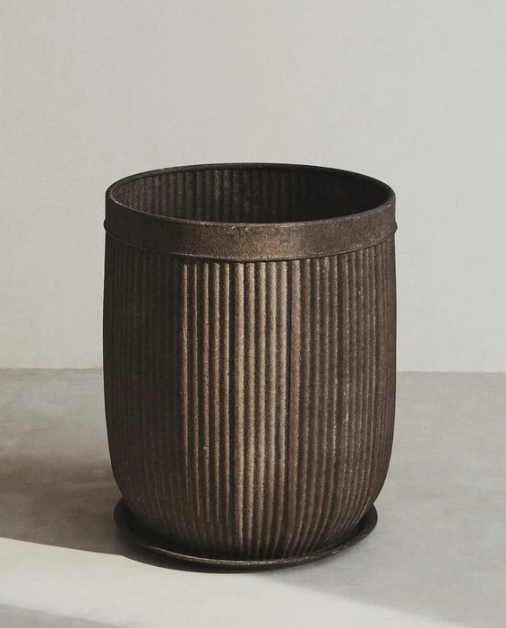 MACETERO METÁLICO - Jarrones, Uruguay | Zara Home