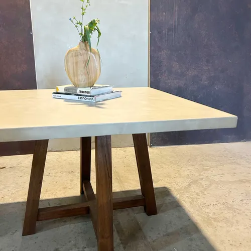 Mesa de comedor DELPHINUS cuadrada en Beige - Mesas de comedor, Uruguay | Soy Mezcla