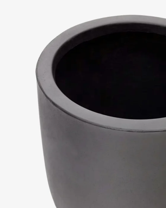 Macetero Aiguablava de cemento negro Ø 39 cm en Negro - Muebles para el exterior, Uruguay | Kavehome, vista 3