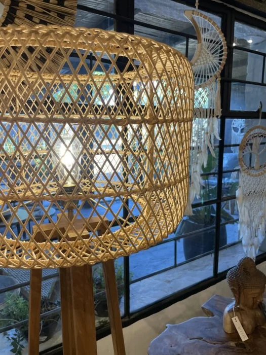 Lámpara de pie Amalia en Madera natural - Lámparas de pie, Uruguay | Balihai, vista 2