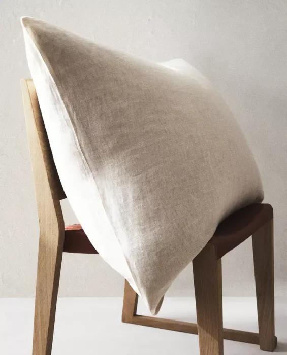 FUNDA DE COJÍN LINO XXL en Beige - Textiles, Uruguay | Zara Home