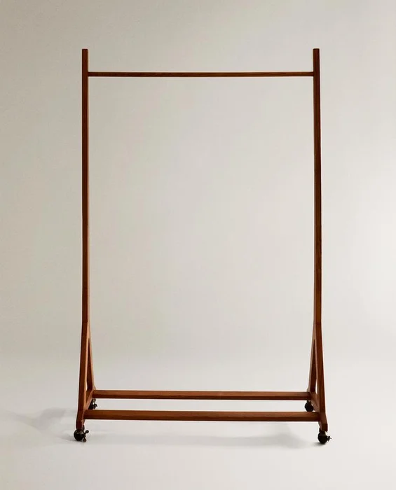 BURRO ROPA MADERA FRESNO en Madera natural - Cómodas, Uruguay | Zara Home, vista 2
