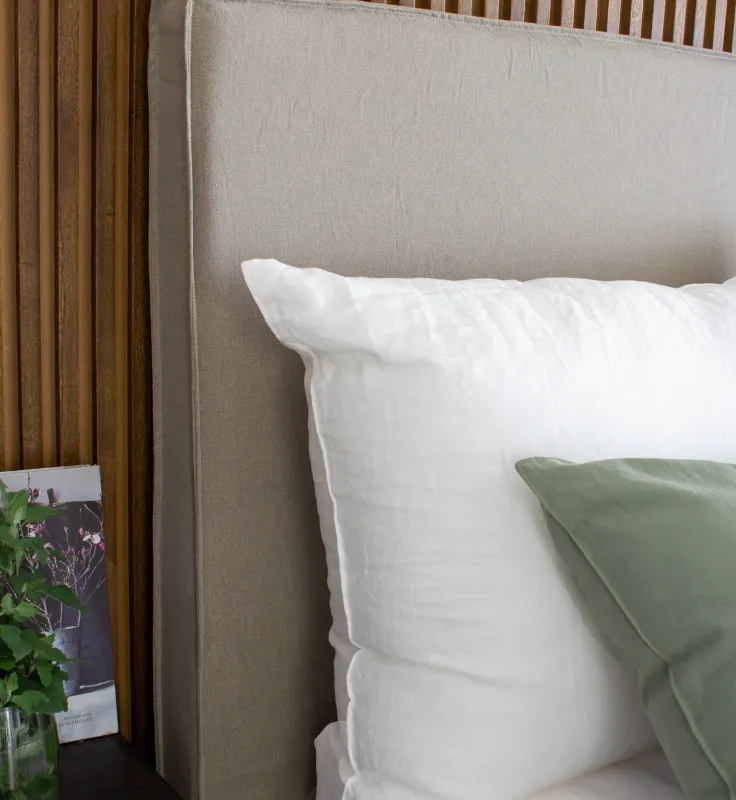 Respaldo con funda diseño fuelle en Beige - Dormitorio, Uruguay | Pieza Clave