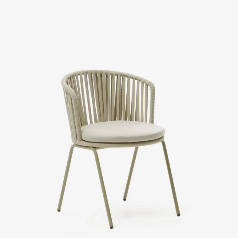 Silla exterior Saconca de cuerda y acero con acabado pintado - beige en Beige - Sillas, Uruguay | Kavehome