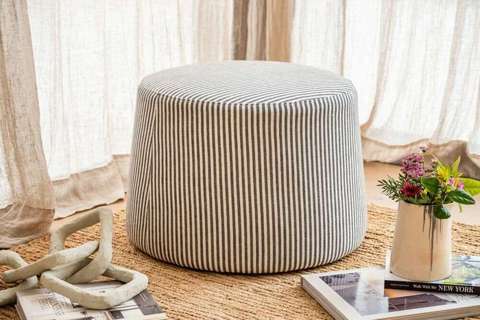 PUFF MILANO - LINO ALTO GRAMAJE RAYADO GRIS OSCURO en Multicolor - Butacas, banquetas y puffs, Uruguay | La Iberica