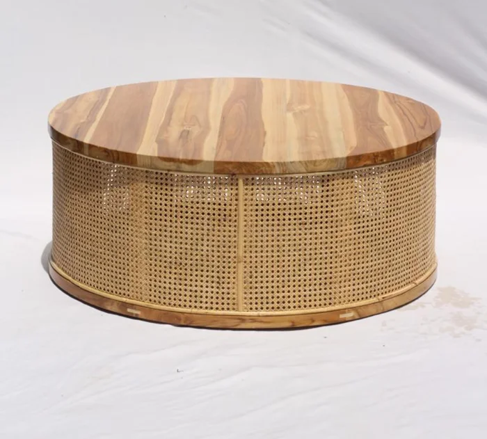 Mesa ratona en teca y esterilla cuadriculada en Madera natural - Mesas de living, Uruguay | Entrecasa