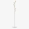 Perchero Nerb acero blanco y madera de caucho natural 175 cm en Blanco - Percheros y colgadores, Uruguay | Kavehome, vista 1 de 5