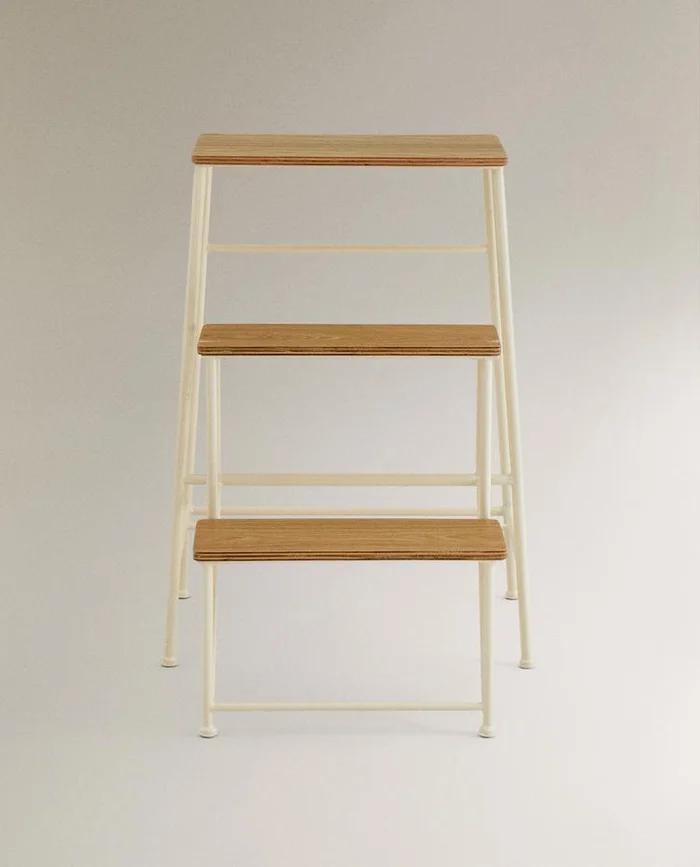 TABURETE ESCALERA TRES PELDAÑOS MADERA Y HIERRO en Madera natural - Aparadores y recibidores, Uruguay | Zara Home, vista 2