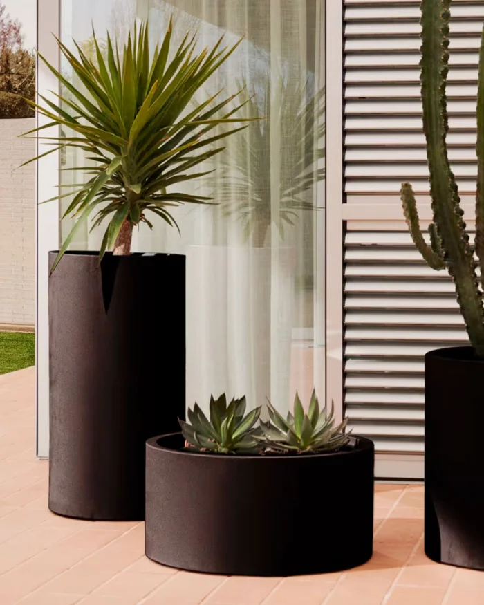 Macetero Aiguablava de cemento - negro Ø 42 cm en Blanco - Muebles para el exterior, Uruguay | Kavehome, vista 2