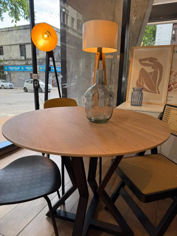 Mesa de Comedor Circular Louvre (90 cm) - Olmo en Madera natural - Mesas de comedor, Uruguay | Berna home, vista 3