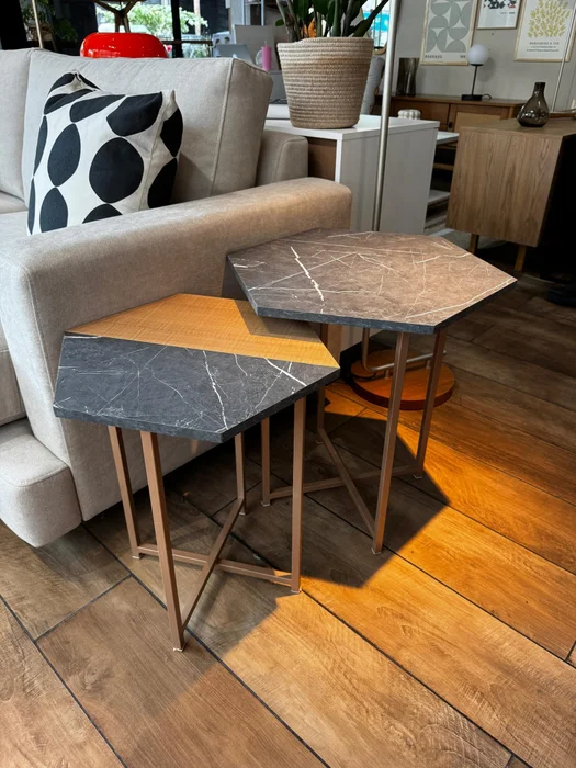 Mesa Lateral Idea (Mármol Gris/Marrón Claro/Pie Dorado) en Multicolor - Mesas de arrimo, Uruguay | Berna Home, vista 4