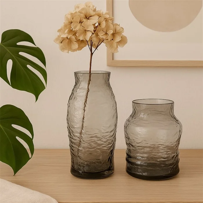 FLORERO VIDRIO LABRADO 14.5x14.5x22CM GRIS en Gris - Jarrones, Uruguay | Decohogar, vista 3