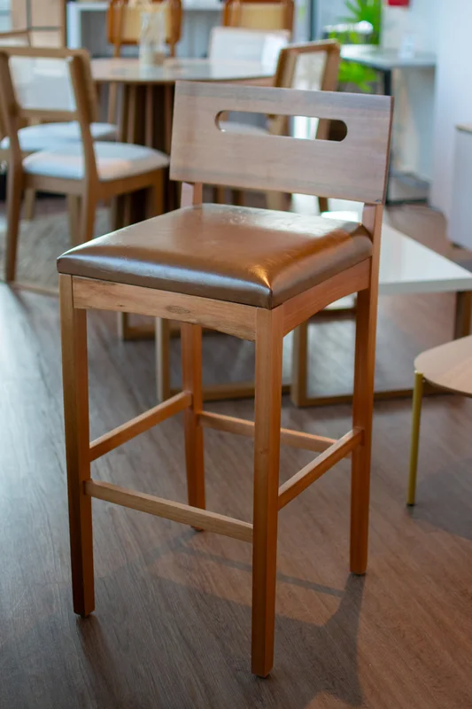 Banqueta Mia - Madera Maciza en Madera natural - Butacas, banquetas y puffs, Uruguay | Balton, vista 16