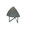 MESA CENTRO TRIANGULAR - PRODUCTO CON DETALLES - en Gris - Mesas de living, Uruguay | Champagne Home, vista 5 de 5