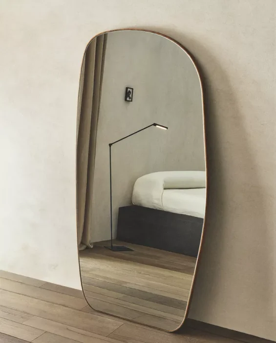ESPEJO PIE IRREGULAR en Madera natural - Espejos, Uruguay | Zara Home