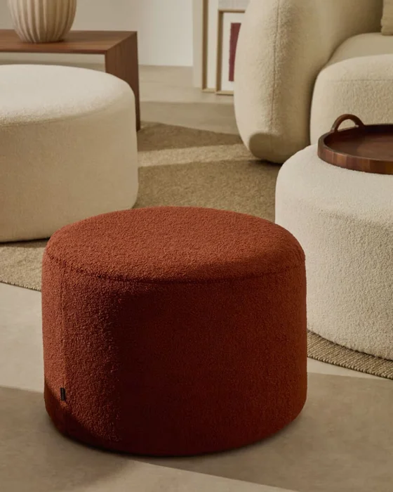 Reposapiés desenfundable Kaeli de borreguito terracota Ø 60 cm en Rojo - Butacas, banquetas y puffs, Uruguay | Kavehome, vista 2