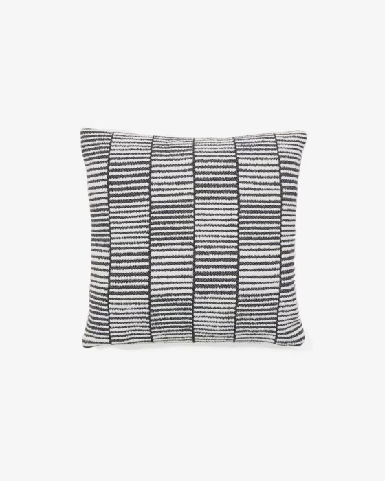 Almohadón Levu 100% algodón a rayas negro y blanco 45 x 45 cm en Multicolor - Textiles, Uruguay | Kavehome